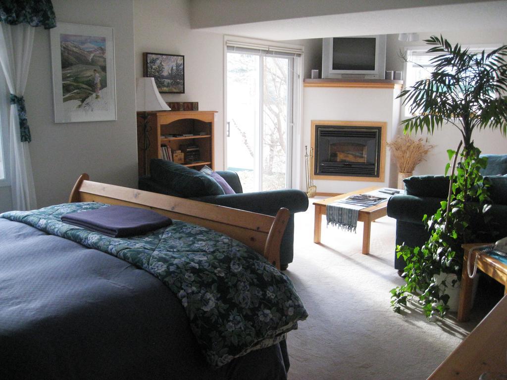 Avens Renaissance B&B Canmore Oda fotoğraf
