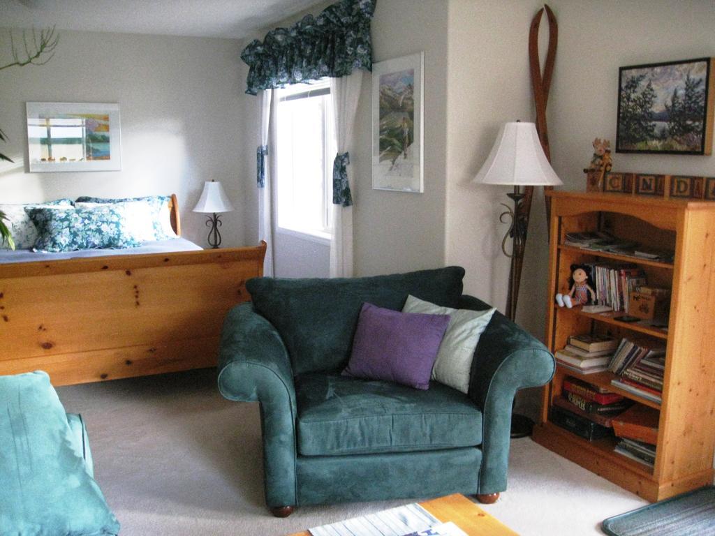 Avens Renaissance B&B Canmore Oda fotoğraf